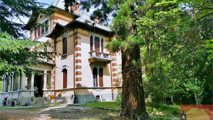 APPARTAMENTO IN VILLA D'EPOCA CON GIARDINO PRIVATO