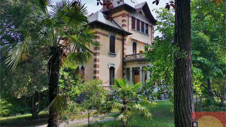 APPARTAMENTO IN VILLA D'EPOCA CON GIARDINO PRIVATO