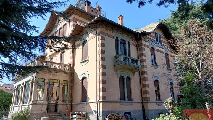 APPARTAMENTO IN VILLA D'EPOCA CON GIARDINO PRIVATO