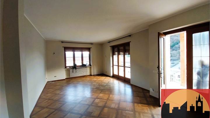 Grande appartamento in villa