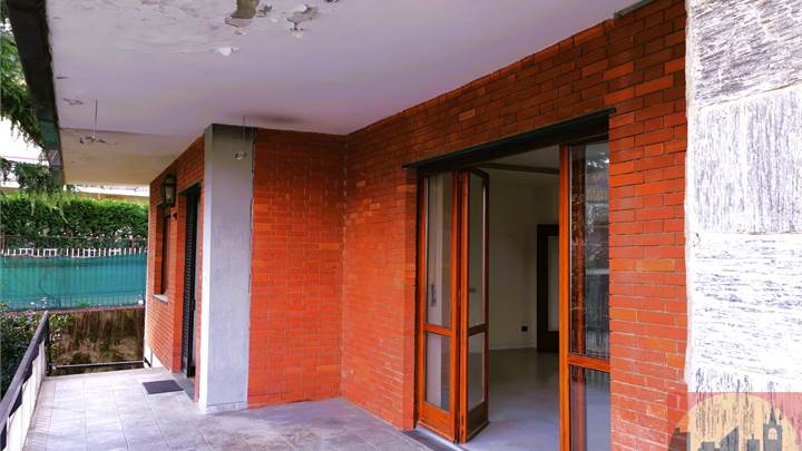 APPARTAMENTO IN VILLA BIFAMILIARE